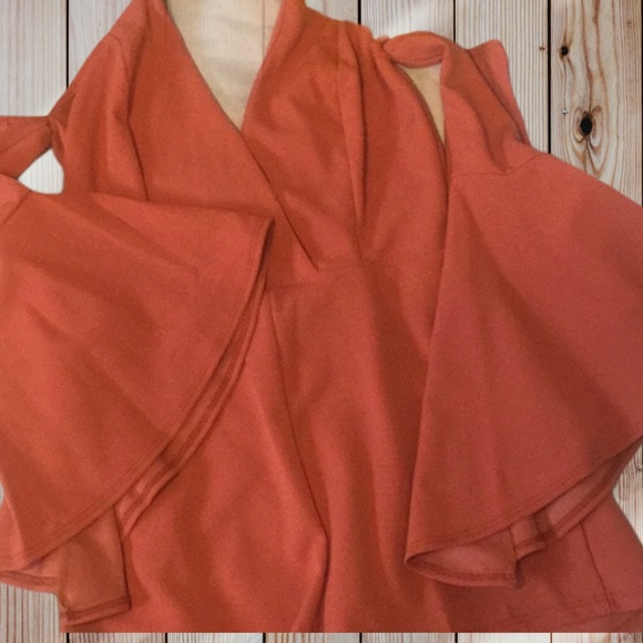 RUST COLD SHOULDER BELL SLEEVE LINED ROMPER - Picture 5 of 8